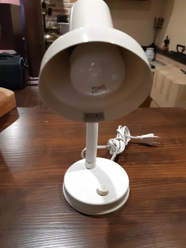 Lâmpada de mesa branca flexível