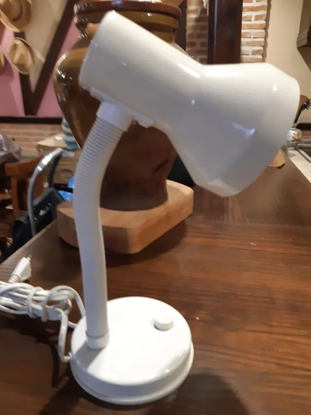 Lâmpada de mesa branca flexível