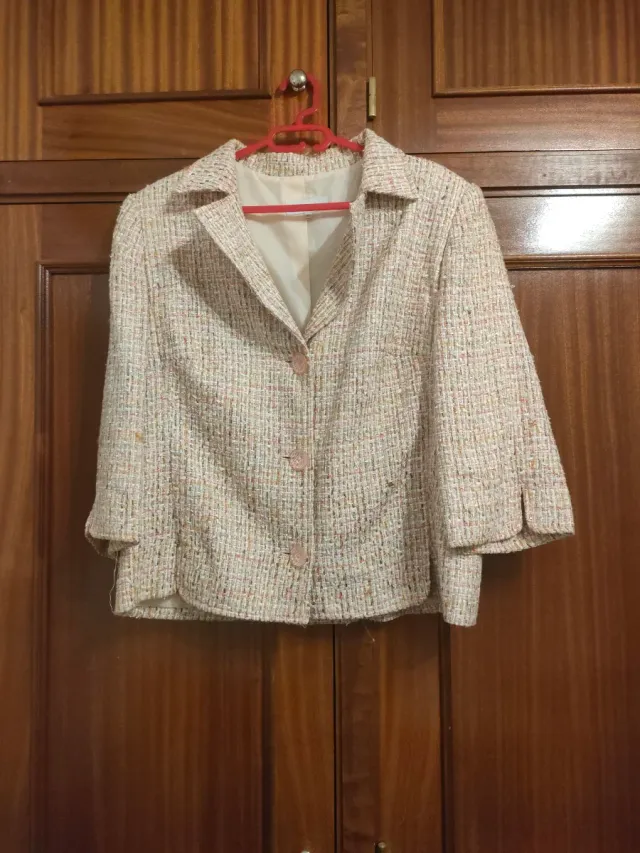 Americana tipo Chanel beige y rosa