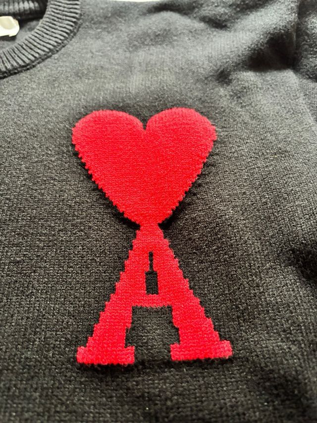 Jersey Ami Paris Negro Corazón Rojo