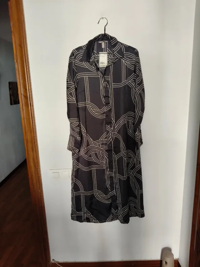 Vestido H&M negro con estampado blanco Talla S