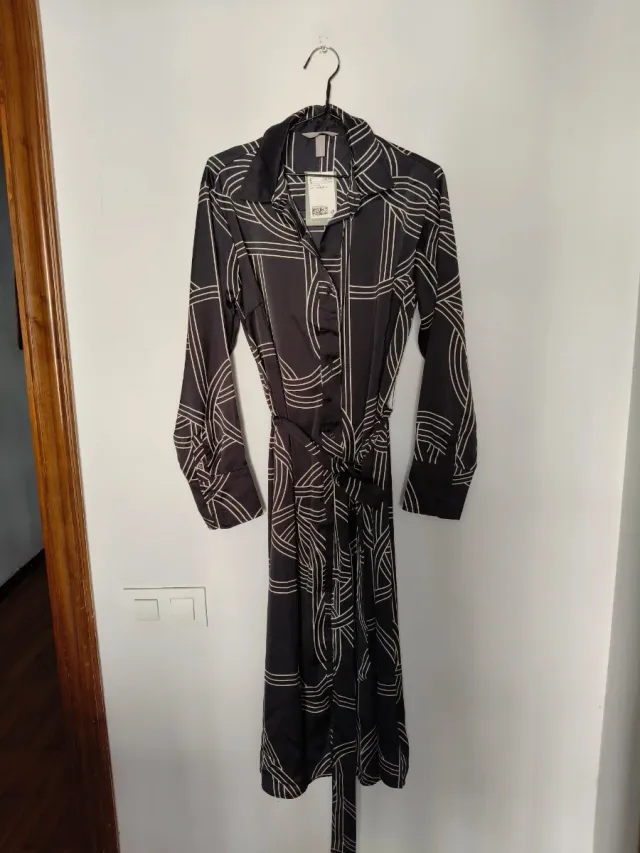 Vestido H&M negro con estampado blanco Talla S