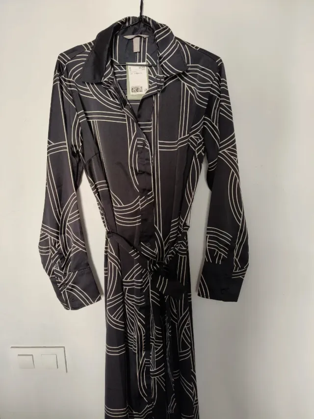 Vestido H&M negro con estampado blanco Talla S