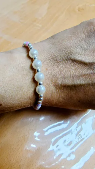 Pulsera multicolor con perlas y cuentas