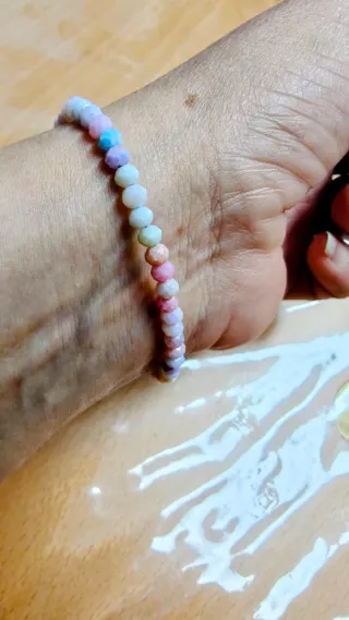 Pulsera multicolor con perlas y cuentas