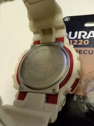 Reloj Casio G-Shock Blanco y Rojo