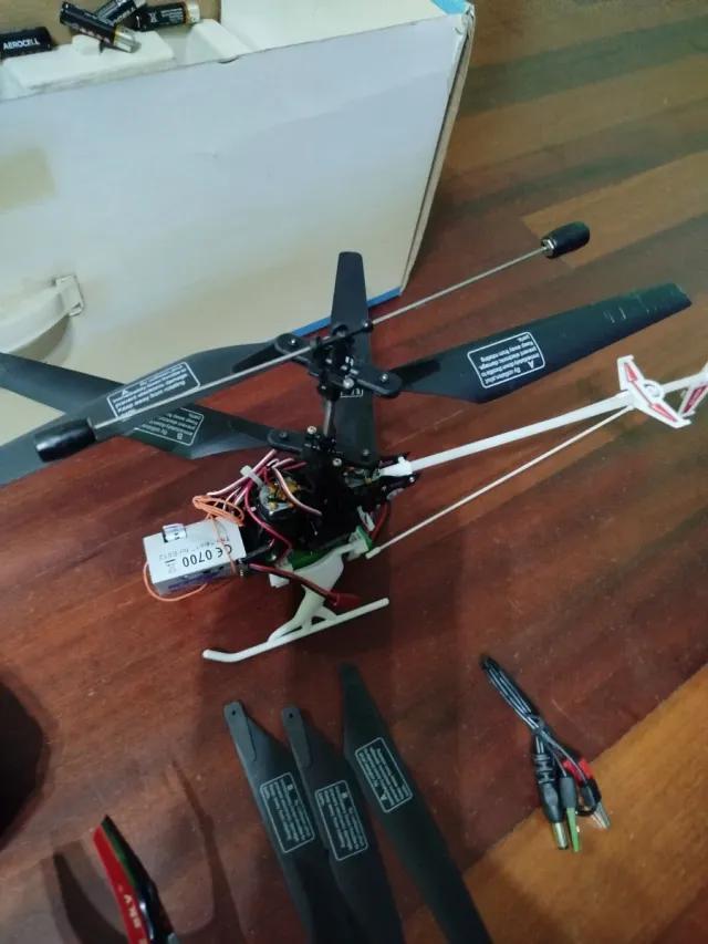 Helicóptero RC E-sky KOB co-axial