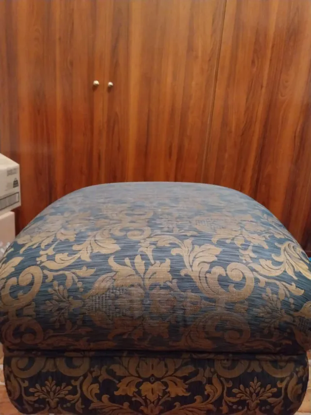 Otomán/Taburete Tapizado Azul y Dorado