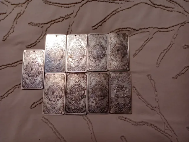 Monedas chinas con símbolos de animales