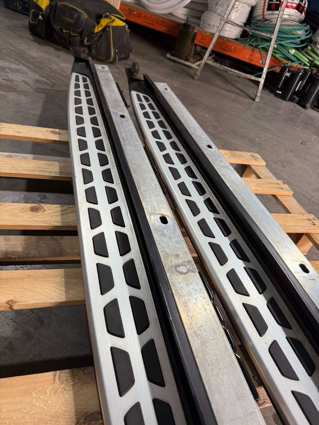 Estribos Renault Arkana
