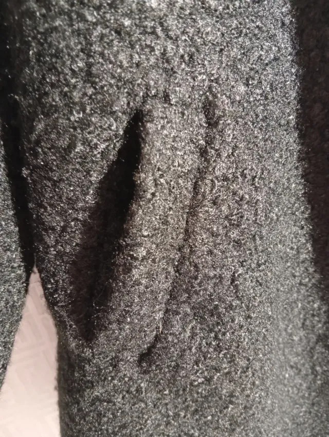 Chaquetón pelo rizado negro..está intacta