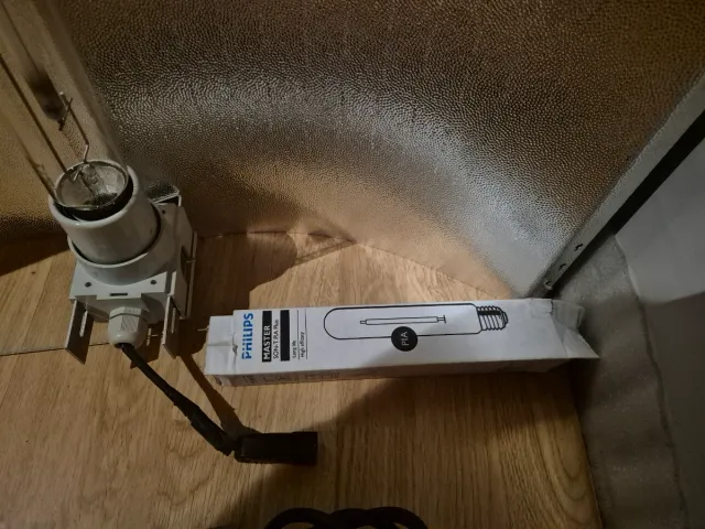 Kit Iluminación 600W Balastro Lumatek + Reflector