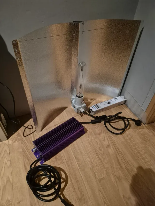 Kit Iluminación 600W Balastro Lumatek + Reflector