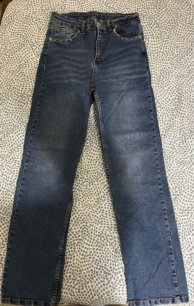 Vaqueros azules de tiro alto