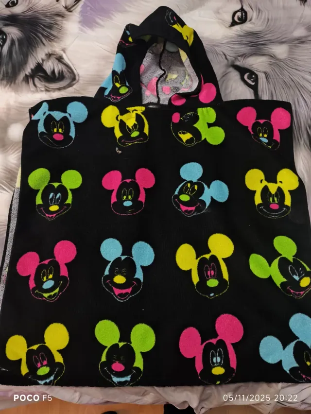 Poncho Toalla Mickey Mouse Neón
