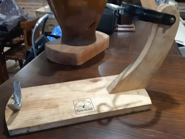 Suporte de presunto em madeira