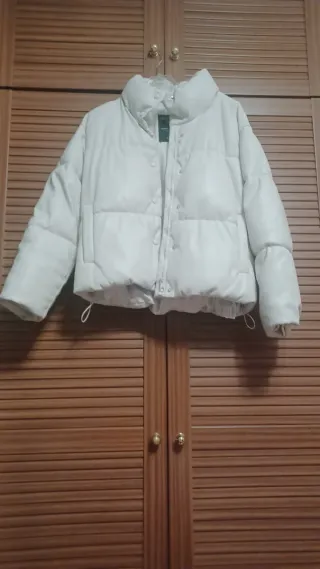 Cazadora efecto piel acolchada