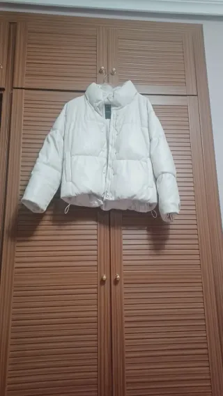 Cazadora efecto piel acolchada