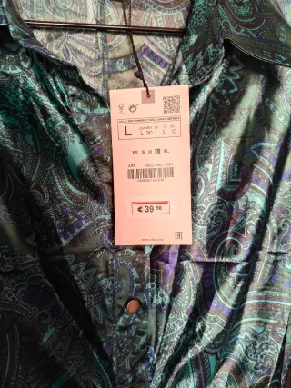 Vestido Zara estampado verde y morado