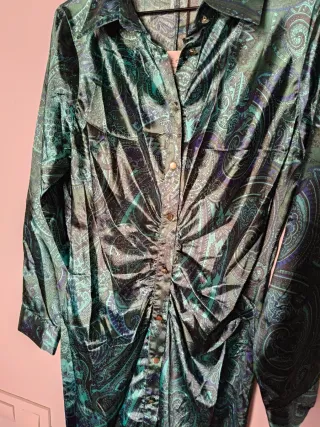 Vestido Zara estampado verde y morado