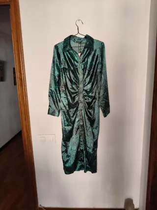 Vestido Zara estampado verde y morado