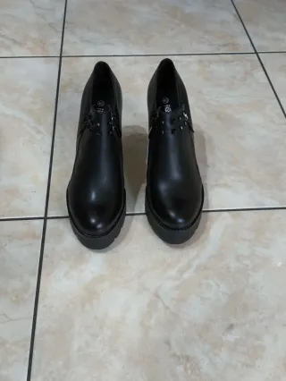 Stivaletti neri con tacco e plateau