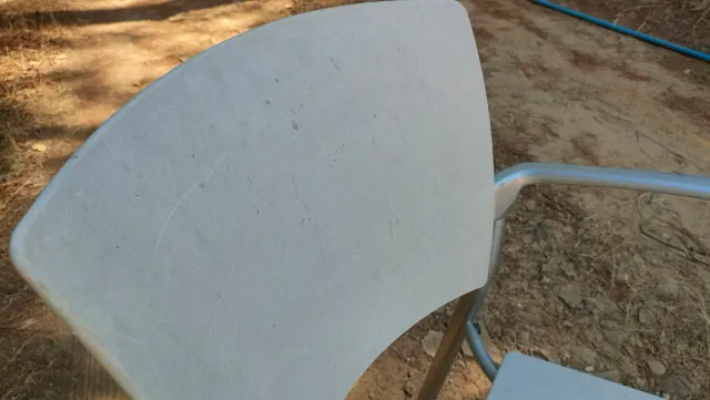 Sillas metálicas de cafetería