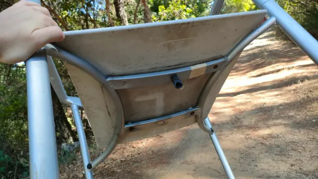 Sillas metálicas de cafetería