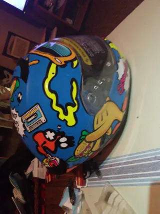 Casco de moto con diseño divertido nuevo a estrena