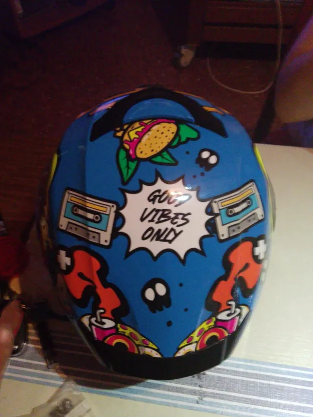 Casco de moto con diseño divertido nuevo a estrena