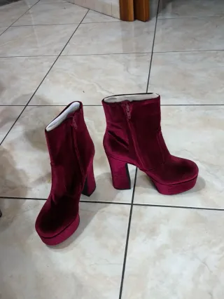 Stivaletti donna velluto bordeaux tacco alto