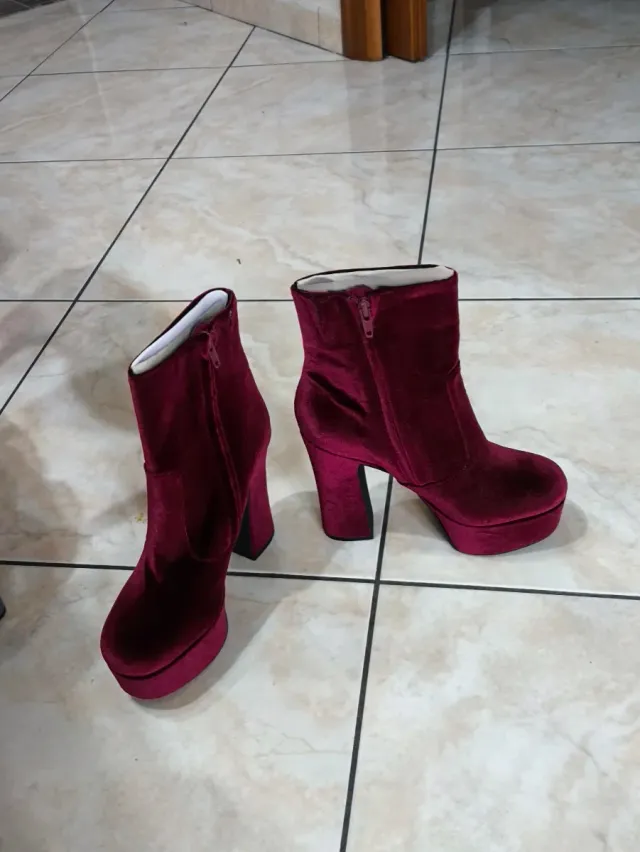 Stivaletti donna velluto bordeaux tacco alto