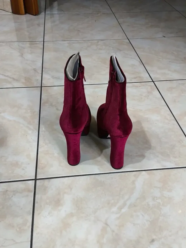 Stivaletti donna velluto bordeaux tacco alto