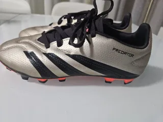Adidas Tacos de Fútbol plateado y Negros