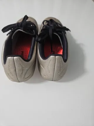 Adidas Tacos de Fútbol plateado y Negros