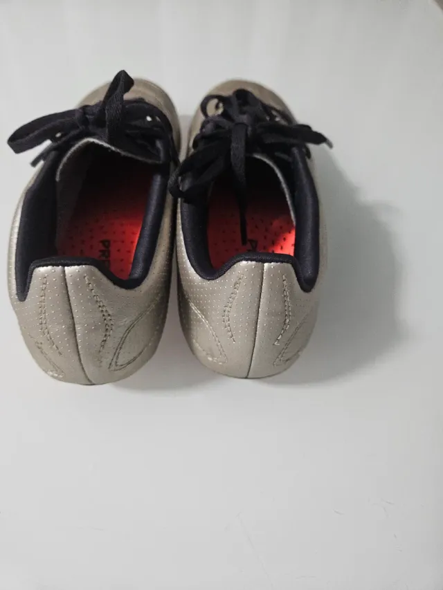 Adidas Tacos de Fútbol plateado y Negros