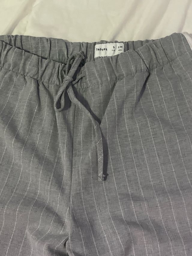 Pantaloni ampi a righe con banda laterale bianca