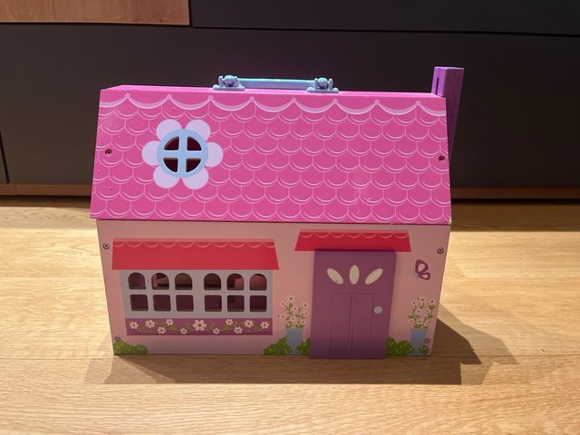 Casita de muñecas rosa de madera
