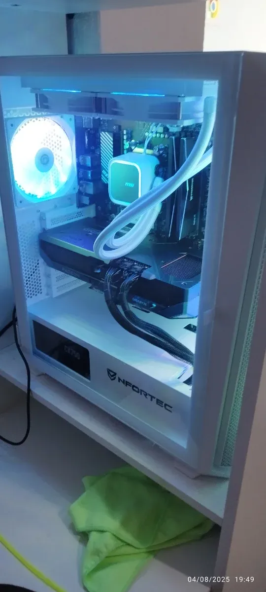 PC Ryzen 5 7600X Blanco