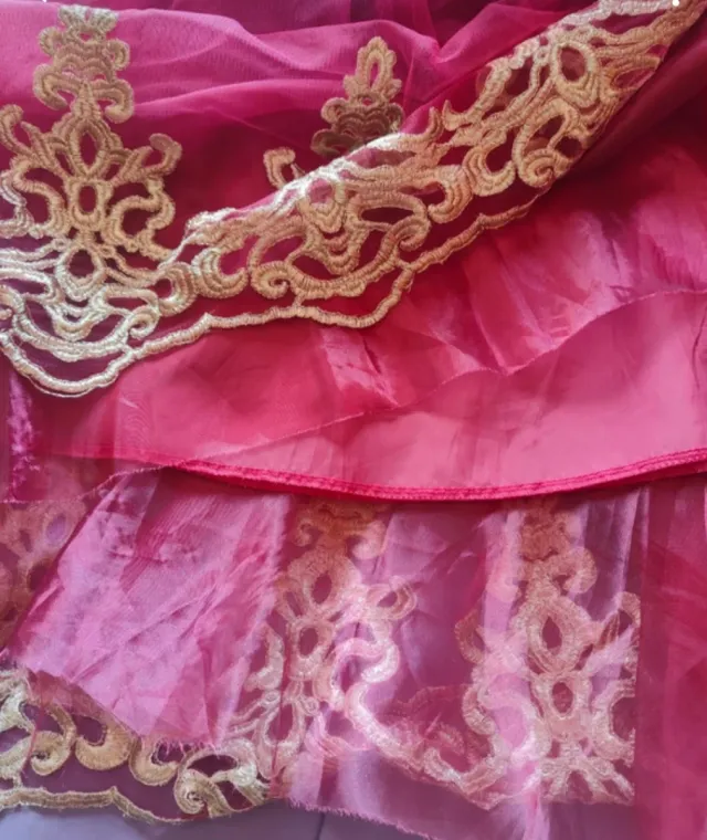 Falda tul granate con bordado dorado