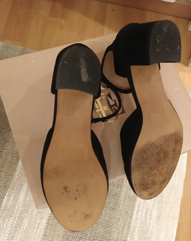 Zapatos de ante negros con pulsera