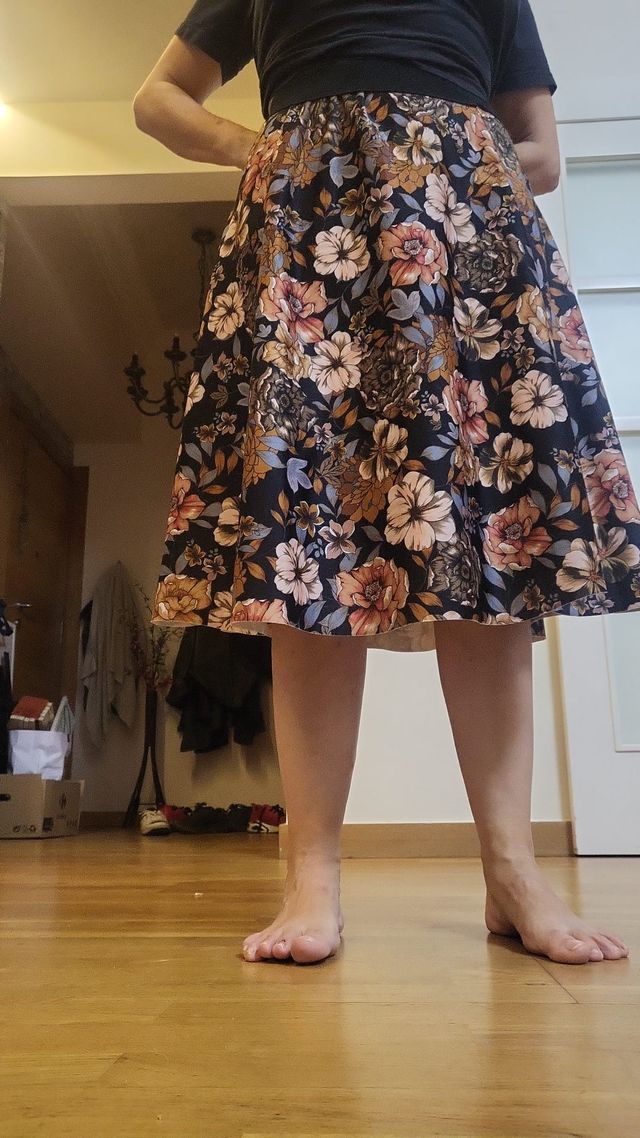 Falda estampada flores negra multicolor