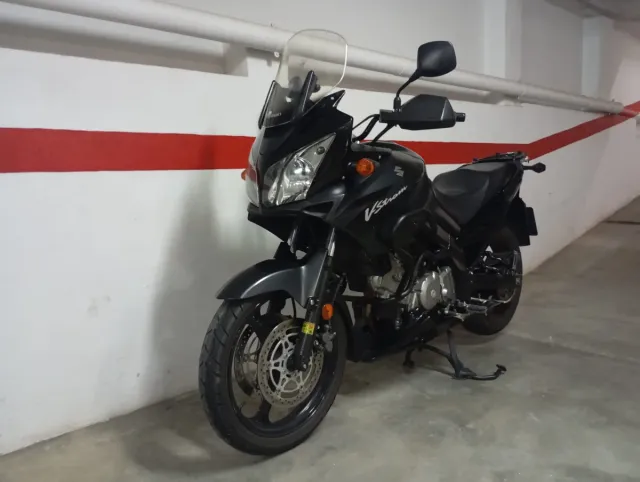 Suzuki V-Strom Moto bien cuidada 