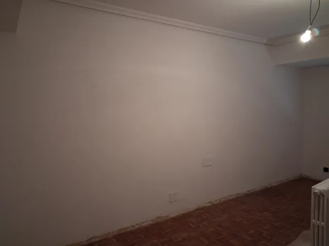 Servicio de pintura y alisado de paredes
