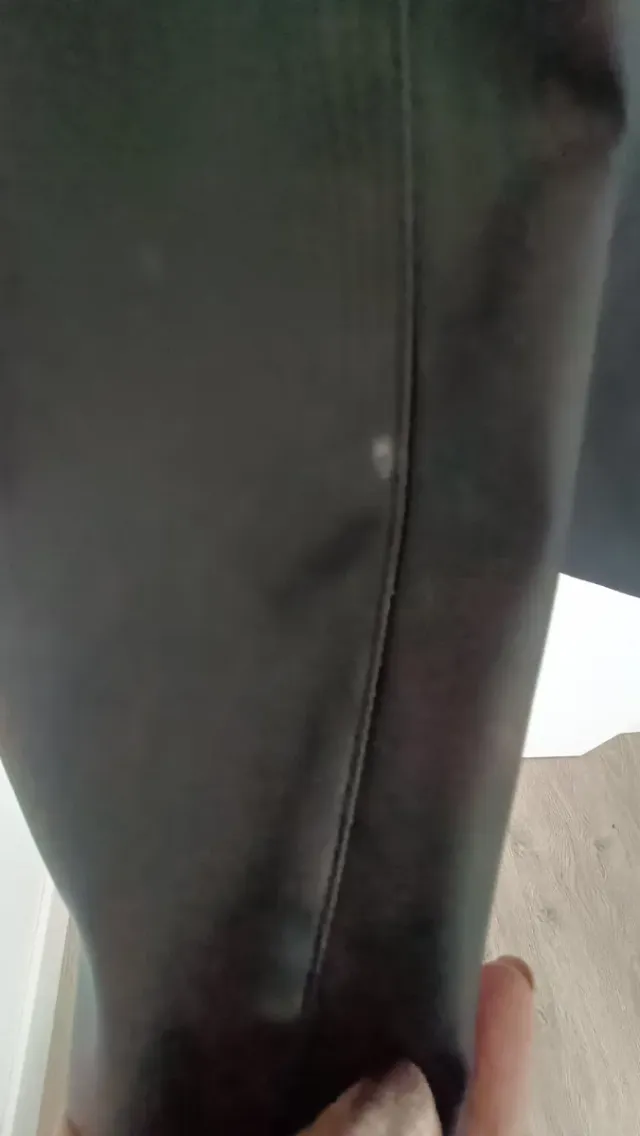 Falda negra  de cuero artificial