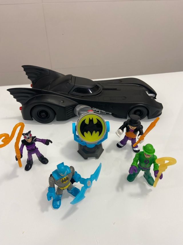 Batman Barmovil y Figuras