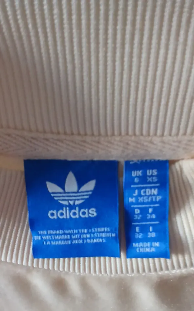 Camiseta Adidas beige mujer