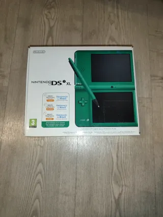Nintendo DSi XL Verde Nueva estrenar