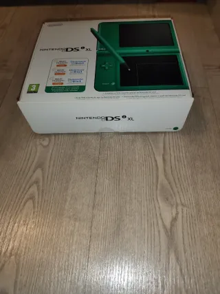 Nintendo DSi XL Verde Nueva estrenar