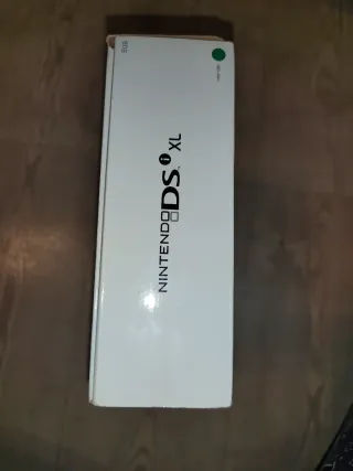 Nintendo DSi XL Verde Nueva estrenar